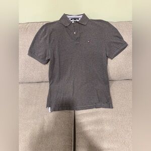 Men’s Tommy Hilfiger classic fit polo in size M, gray
